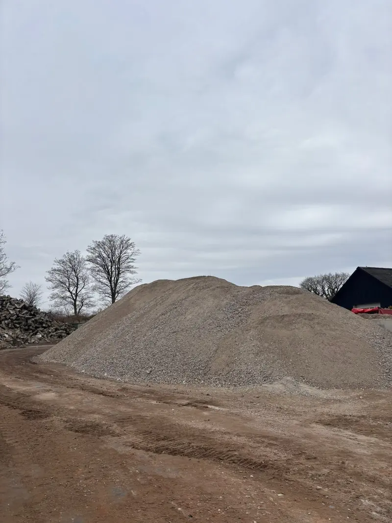 Bunke af knust materiale
