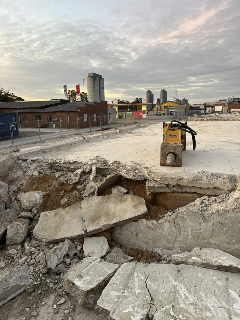 Brud af betonfundament